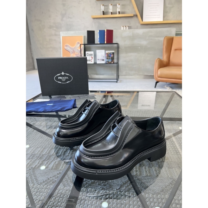 Pra*a casual shoes